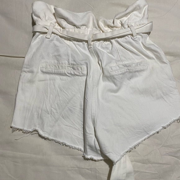 Cute high waisted white shorts with a bow - Picture 3 of 4